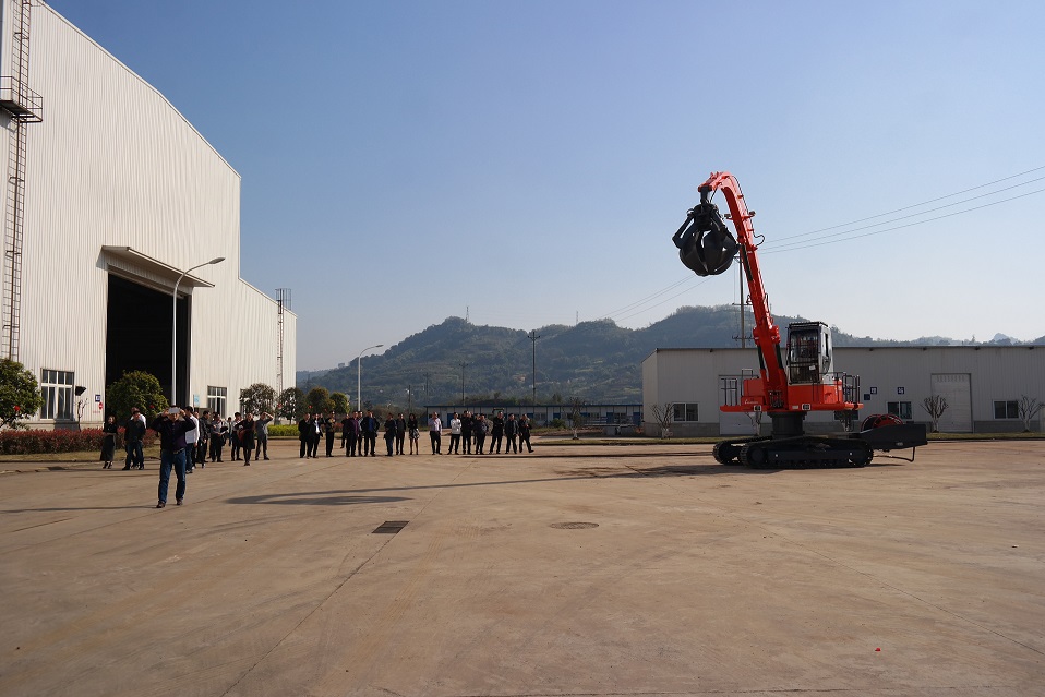 抓鋼機(jī).jpg