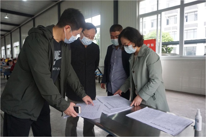 挖掘機(jī)、抓料機(jī)、抓鋼機(jī)、報(bào)廢汽車拆解機(jī)安全生產(chǎn)考試.jpg